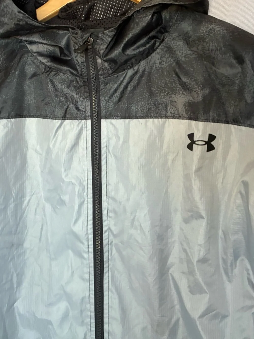UNDER ARMOUR boys size XL hooded wind jacket - Picture 2 of 6